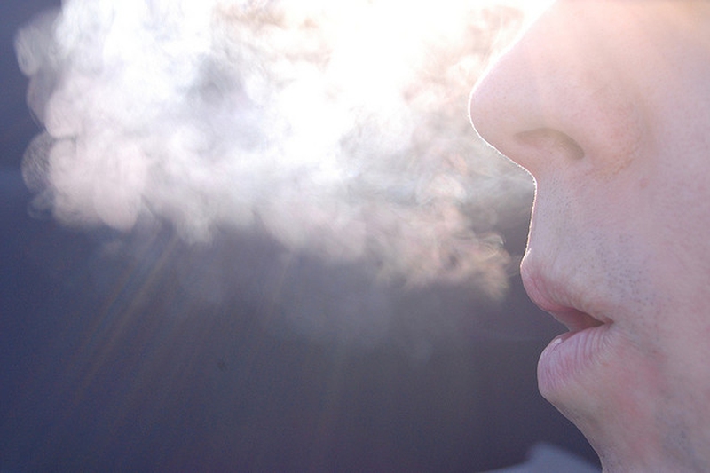5 Tricks to Make Smoke Out of the Mouth Without Smoking